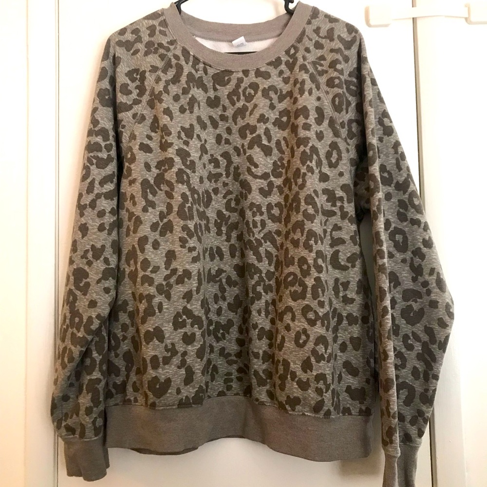 Old Navy Leopard print Crewneck Sweatshirt